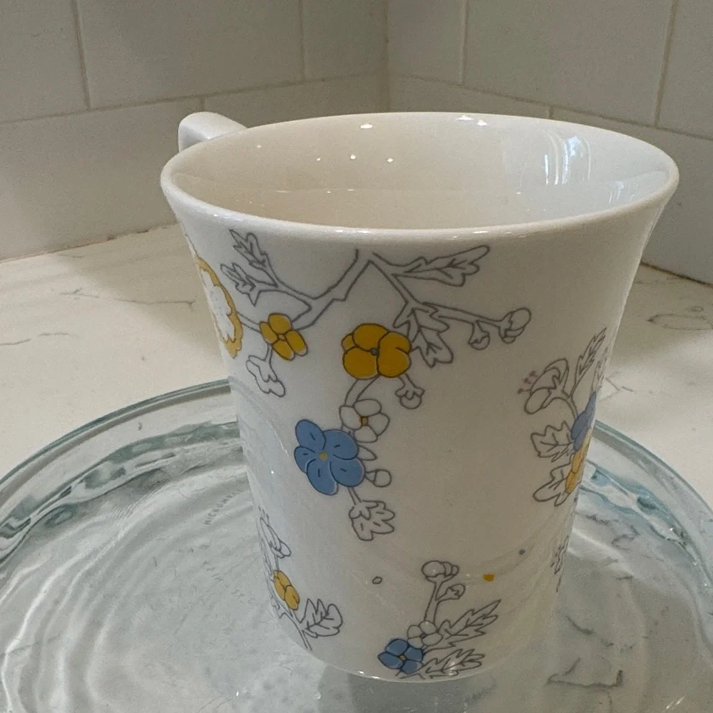 Floral Ceramic Mug with Korean Script - Picture 6 of 11